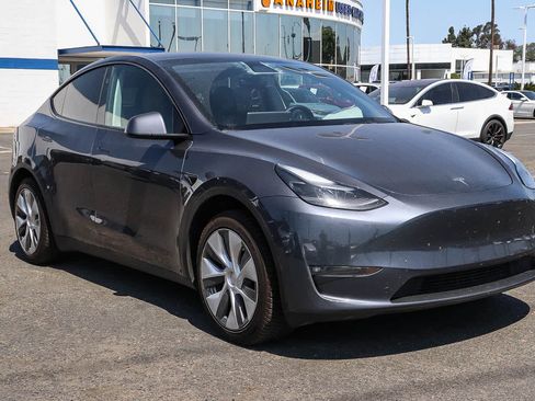 Used 2023 Tesla Model Y 2WD image 14