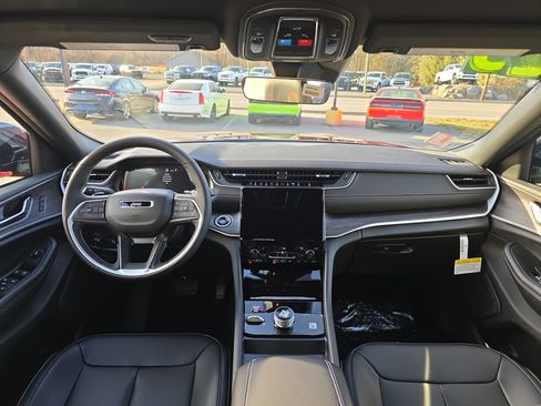 New 2025 Jeep Grand Cherokee L Limited image 16