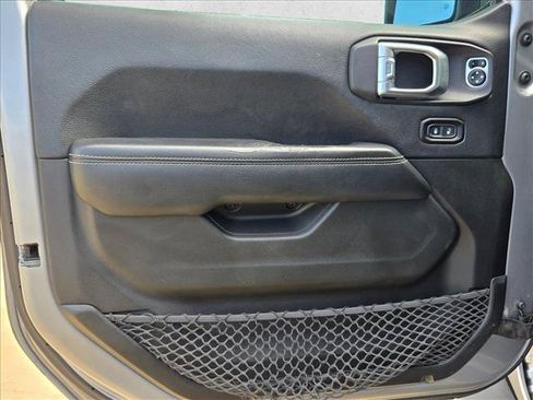 Used 2018 Jeep Wrangler Unlimited Sahara AWD/4WD image 10