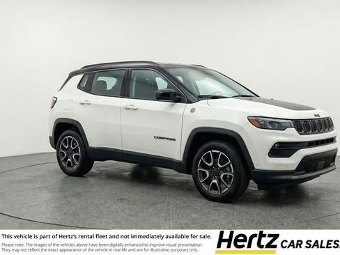 Used 2025 Jeep Compass Trailhawk image 1