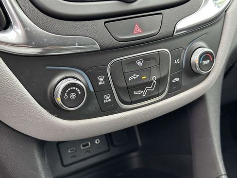 Used 2020 Chevrolet Equinox LS image 6