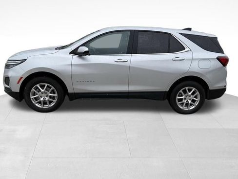 Used 2022 Chevrolet Equinox LT w/ Driver Convenience Package image 3
