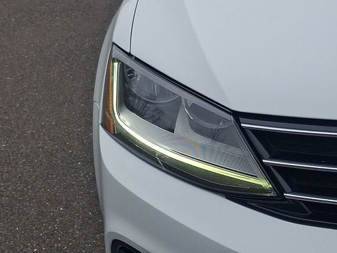 Used 2018 Volkswagen Jetta SE image 9