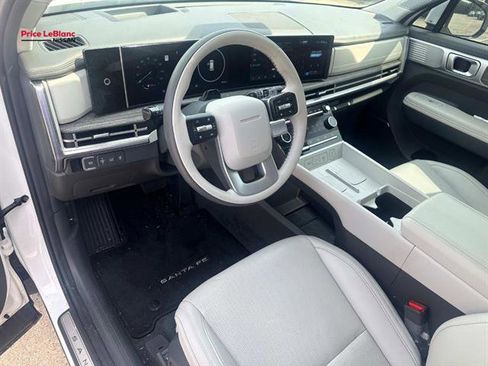 Used 2025 Hyundai Santa Fe Calligraphy FWD image 18