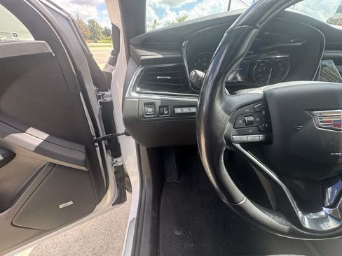 Used 2020 Cadillac XT6 Premium Luxury FWD image 18
