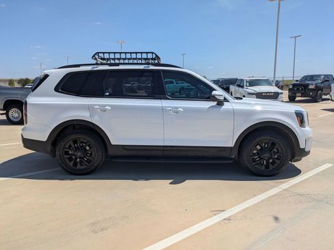 Used 2025 Kia Telluride AWD image 2