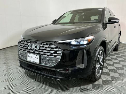 Used 2025 Audi Q5 Premium Plus w/ Premium Plus AWD/4WD image 2