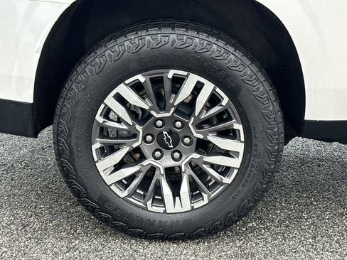 Certified 2025 Chevrolet Suburban Z71 image 17