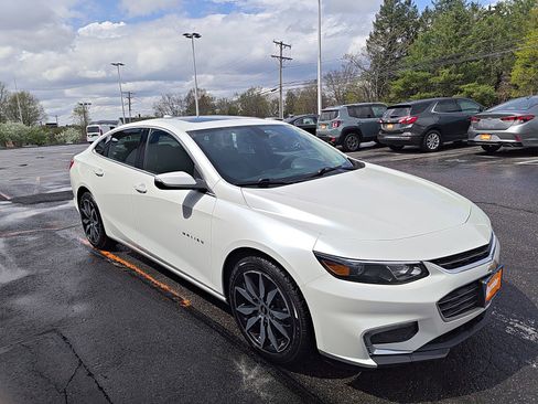 Used 2017 Chevrolet Malibu LT w/ Leather Package image 5