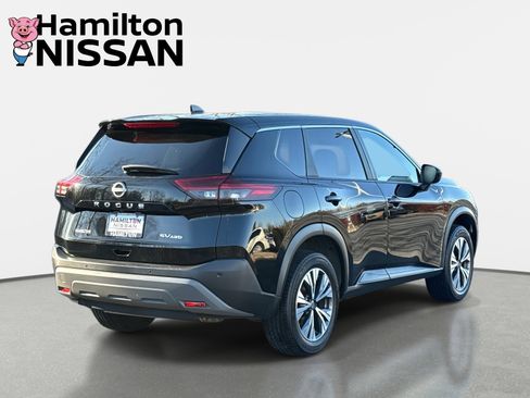 Used 2023 Nissan Rogue SV image 2