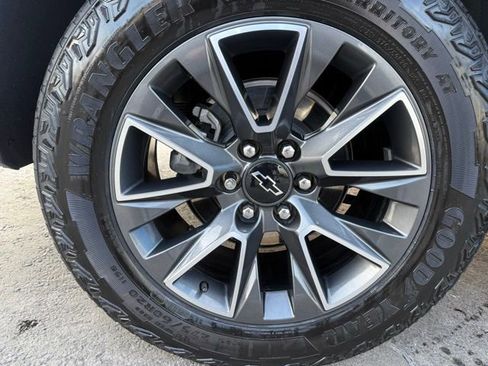 Certified 2024 Chevrolet Suburban Z71 w/ Off-Road Capability Package image 11