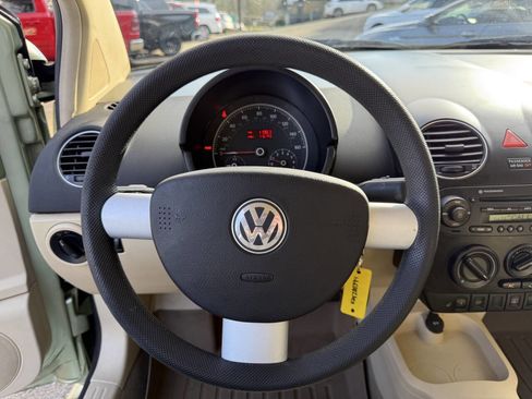 Used 2008 Volkswagen Beetle S image 25