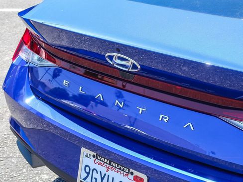 Used 2023 Hyundai Elantra SEL FWD image 9