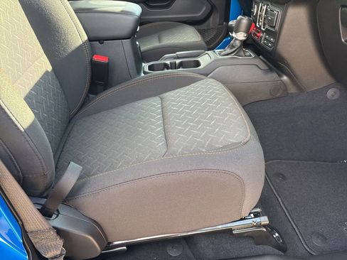 New 2025 Jeep Gladiator Mojave w/ Convenience Group image 27