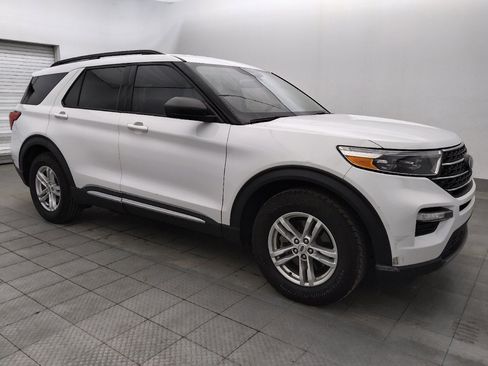 Used 2023 Ford Explorer XLT w/ Equipment Group 202A RWD image 11