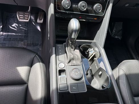 Certified 2023 Volkswagen Atlas SEL R-Line image 28