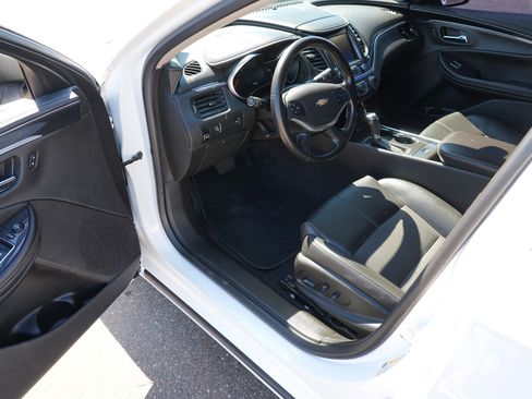 Used 2019 Chevrolet Impala LT FWD image 10
