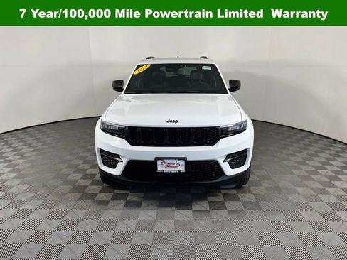 Used 2023 Jeep Grand Cherokee Altitude AWD/4WD image 2