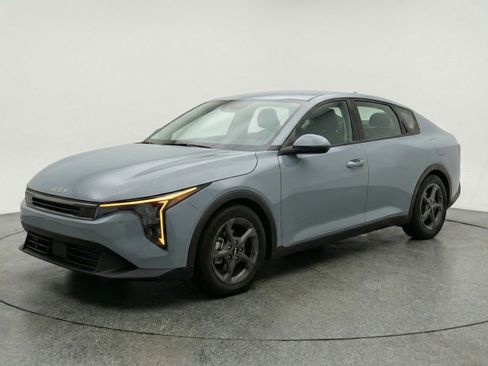 Used 2025 Kia K4 LXS image 3