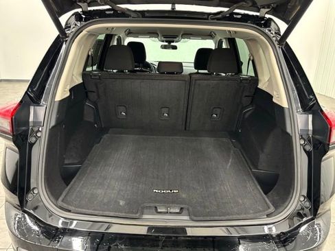 Used 2025 Nissan Rogue SV image 7