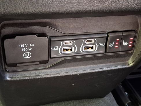 Certified 2023 Jeep Grand Cherokee Limited w/ Black Appearance Package AWD/4WD image 11