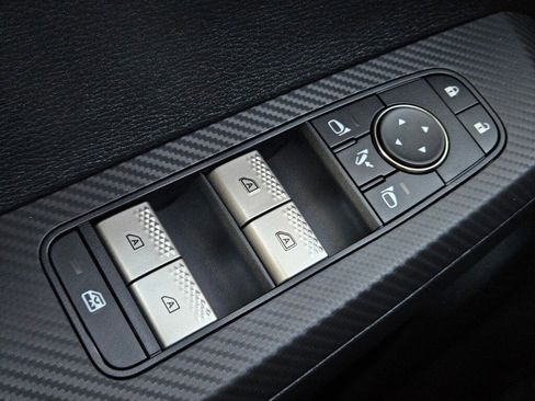 New 2025 Mitsubishi Outlander SE image 16