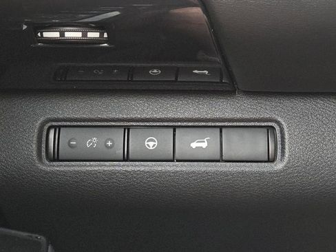 Used 2022 Nissan Pathfinder SV w/ SV Premium Package FWD image 17