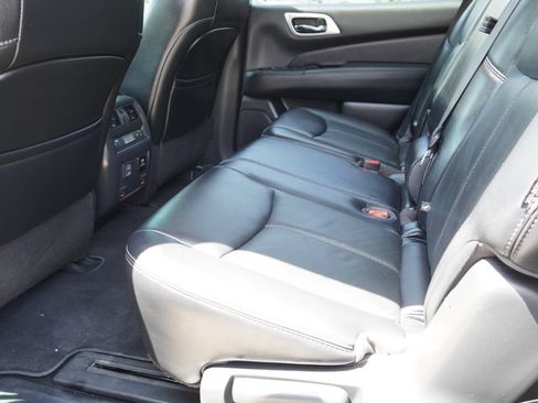 Used 2018 Nissan Pathfinder Platinum FWD image 20