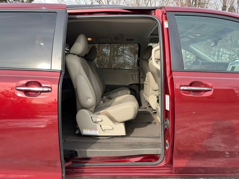 Used 2016 Toyota Sienna XLE w/ XLE Navigation Package image 24