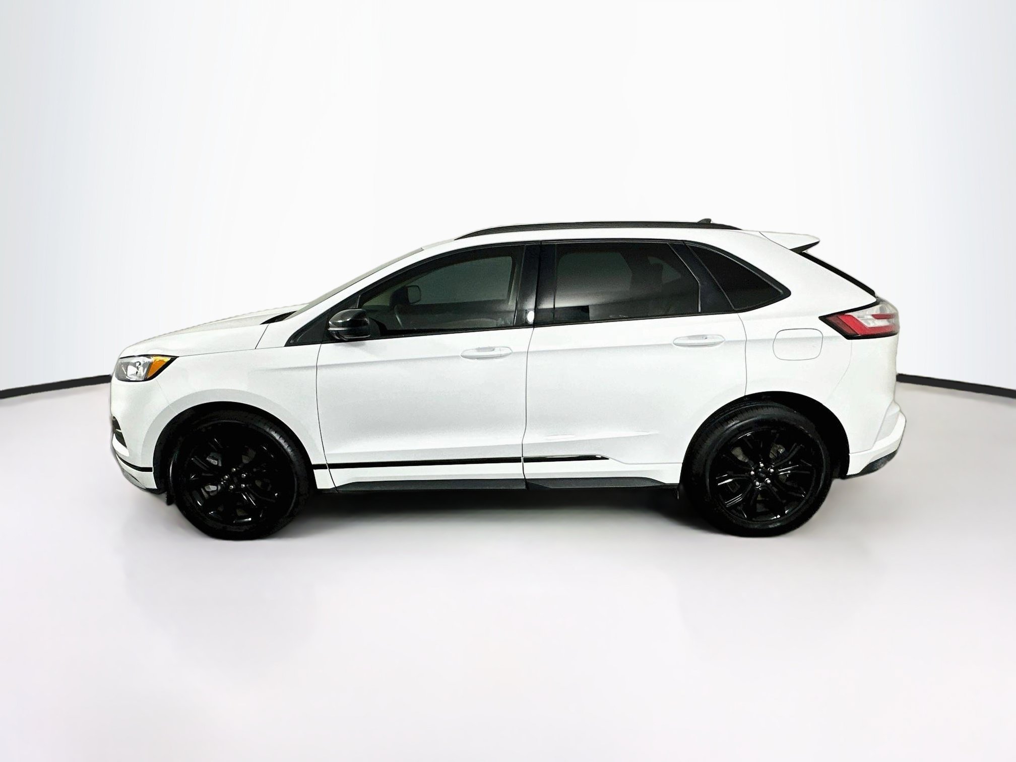 Used 2022 Ford Edge SE w/ Black Appearance Package AWD/4WD image 4