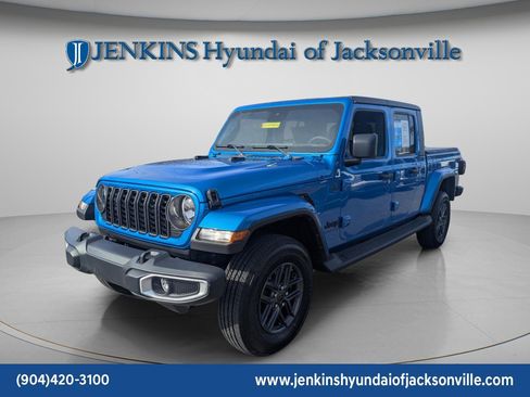 Used 2024 Jeep Gladiator Sport image 2
