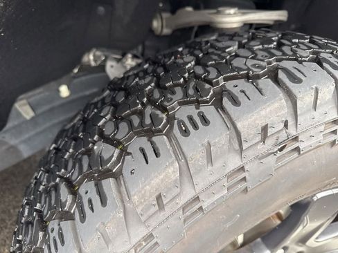 Used 2024 Ford Bronco Black Diamond AWD/4WD image 7