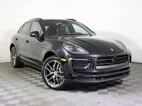 Certified 2026 Porsche Macan AWD/4WD image 9