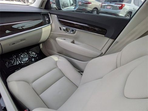 Used 2018 Volvo S90 T5 Momentum w/ Convenience Package image 16