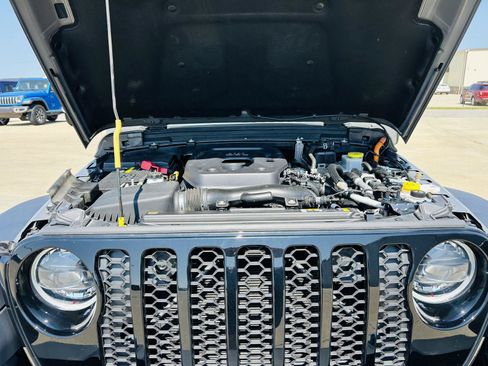 Used 2023 Jeep Wrangler Unlimited w/ Cold Weather Group AWD/4WD image 38