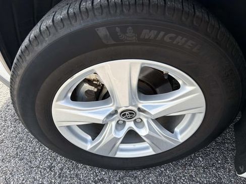 Used 2022 Toyota Highlander L FWD image 30