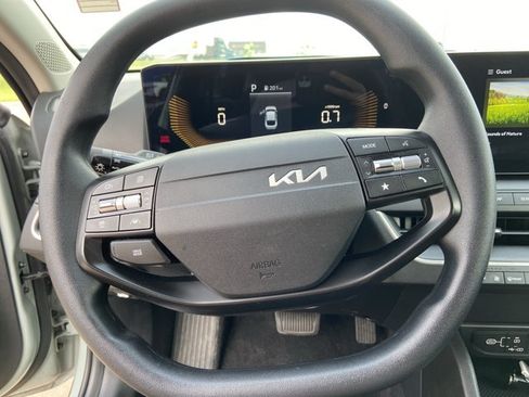 Used 2025 Kia K4 FWD image 35