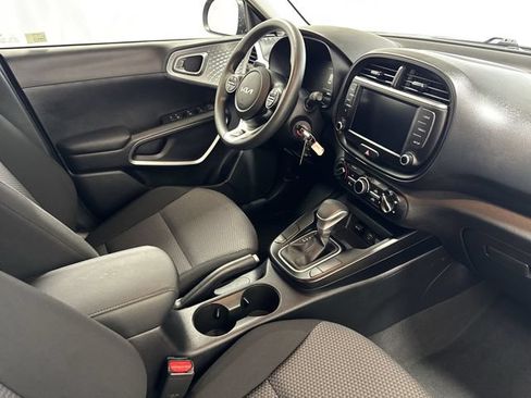 Used 2025 Kia Soul LX w/ LX Technology Package FWD image 25
