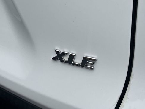 Used 2024 Toyota RAV4 XLE w/ Convenience Package FWD image 10