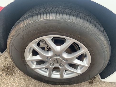 Used 2024 Chrysler Pacifica Touring-L FWD image 37