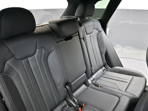 Used 2025 Audi Q5 2.0T Premium w/ Convenience Plus Package AWD/4WD image 16