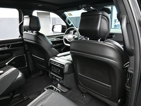 Used 2023 Jeep Wagoneer Series II image 45