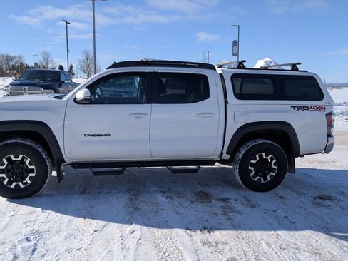 Used 2022 Toyota Tacoma TRD Off-Road image 2