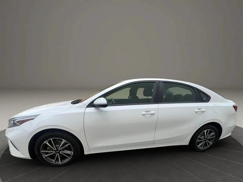Used 2022 Kia Forte LXS FWD image 8