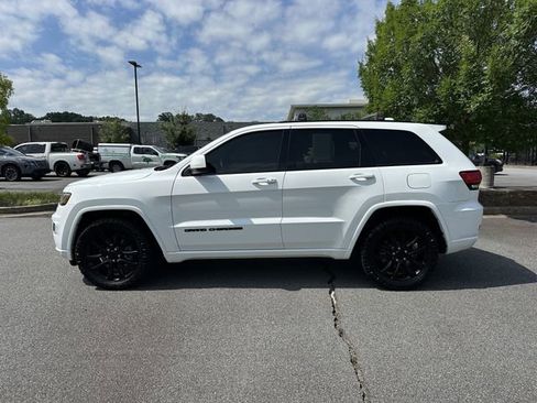 Used 2020 Jeep Grand Cherokee Altitude RWD image 6