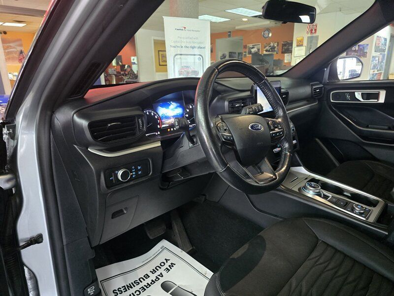 Used 2020 Ford Explorer XLT AWD/4WD image 8