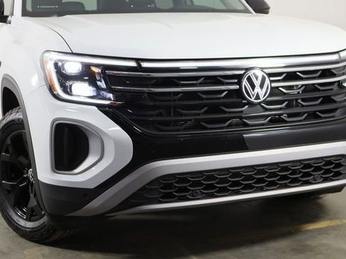 Used 2025 Volkswagen Atlas Peak Edition SE image 50