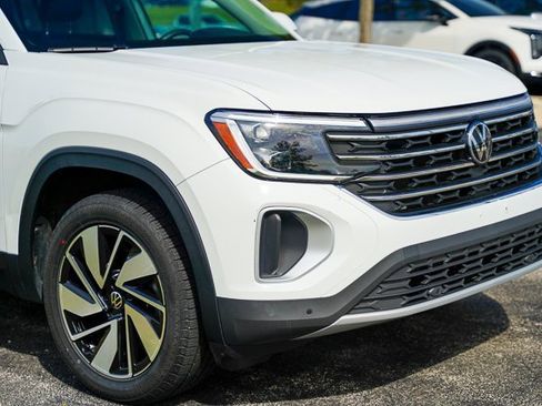 Certified 2024 Volkswagen Atlas SE image 44