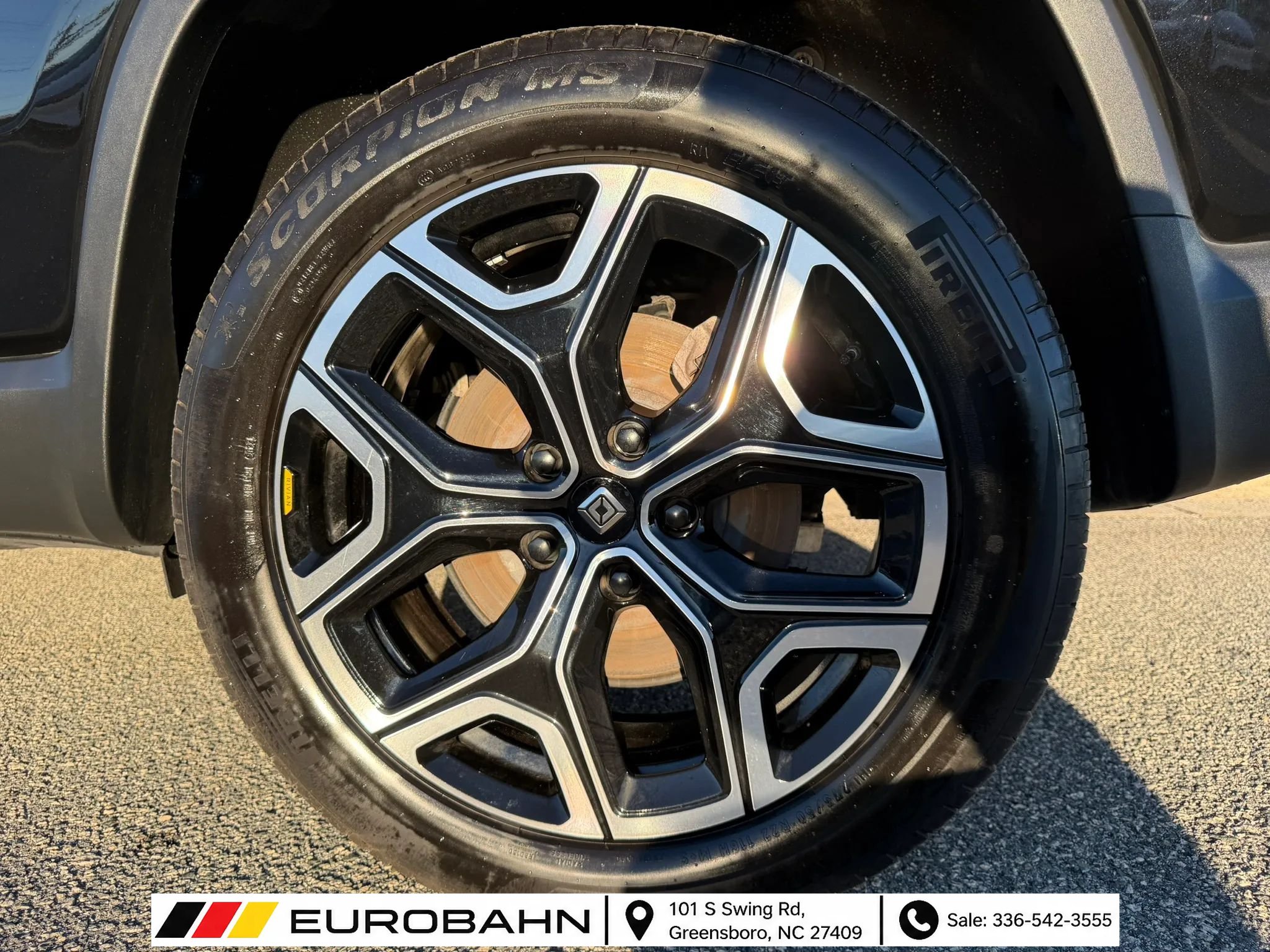 Used 2025 Rivian R1S Adventure Dual AWD/4WD image 27