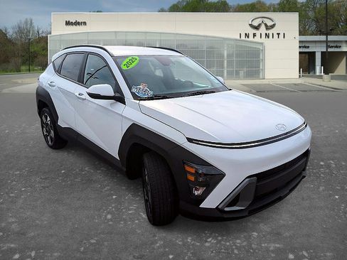 Used 2025 Hyundai Kona SEL image 2
